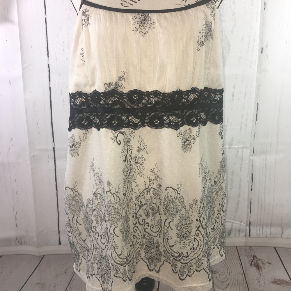 Maurice’s strappy size 2X cream & lace top